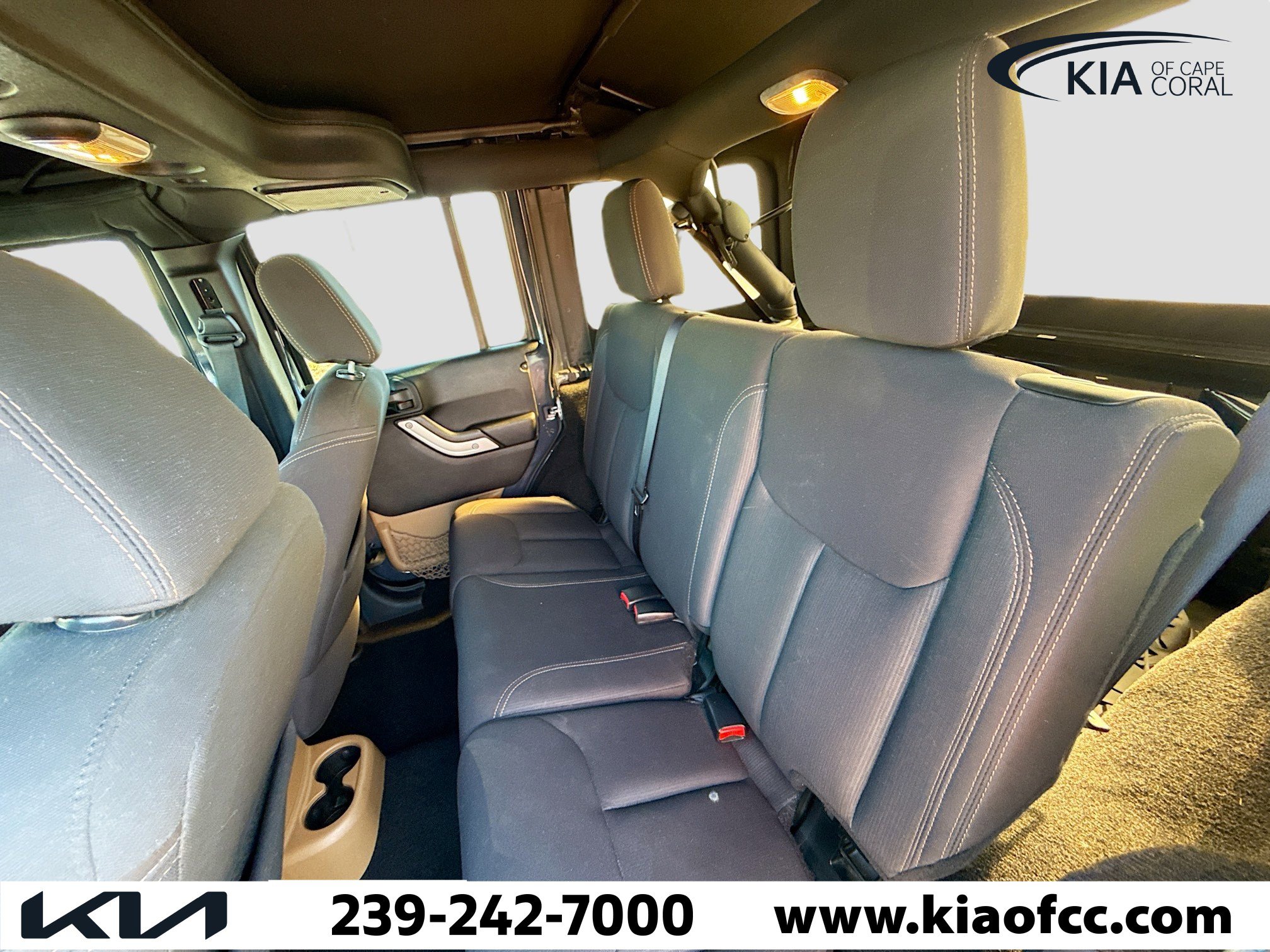 Used 2017 Jeep Wrangler Unlimited Sahara w/ Connectivity Group image 19