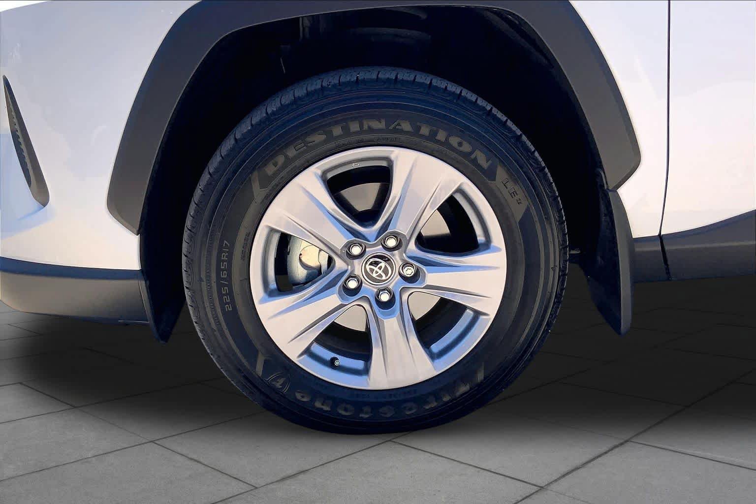 Used 2025 Toyota RAV4 LE AWD/4WD image 11