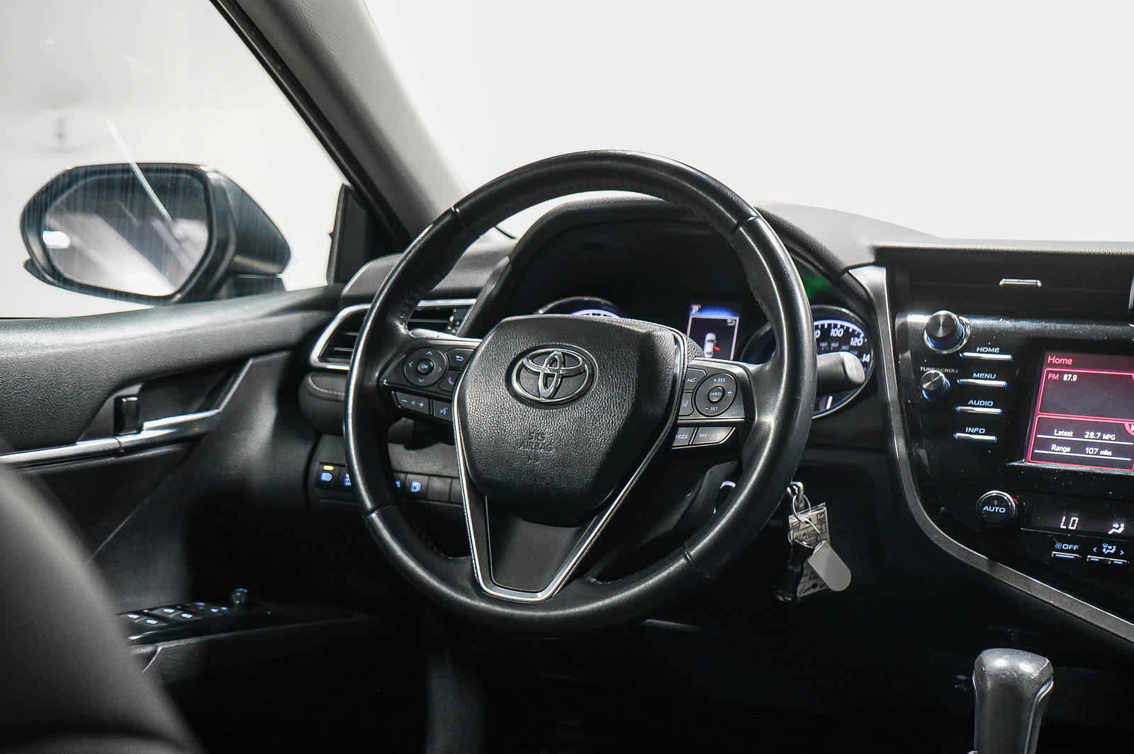 Used 2018 Toyota Camry SE w/ Protection Package (Q2) image 17