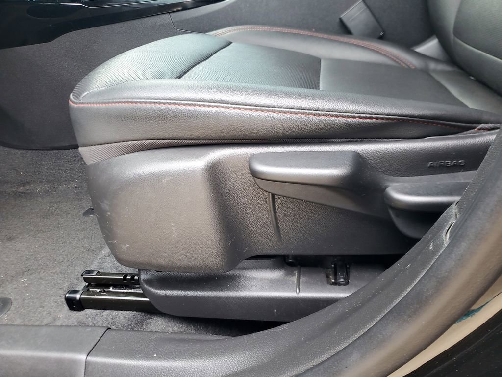 Used 2025 Chevrolet Trax RS w/ Sunroof Package image 14