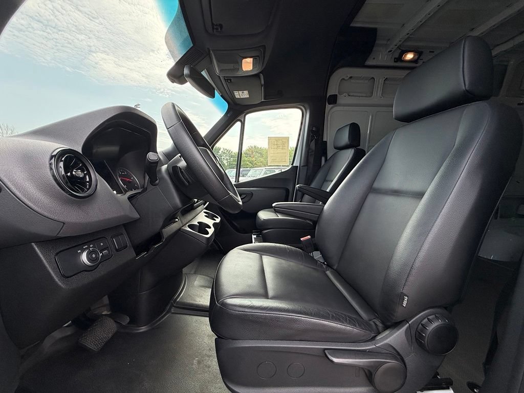 Used 2025 Mercedes-Benz Sprinter 2500 image 19