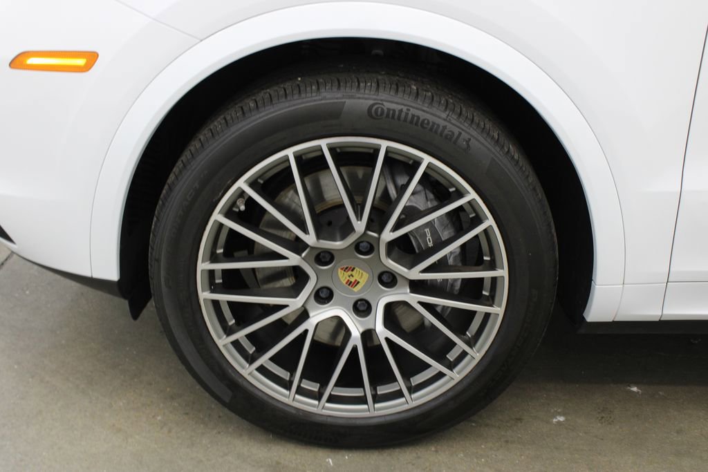 Certified 2023 Porsche Cayenne Platinum Edition image 12