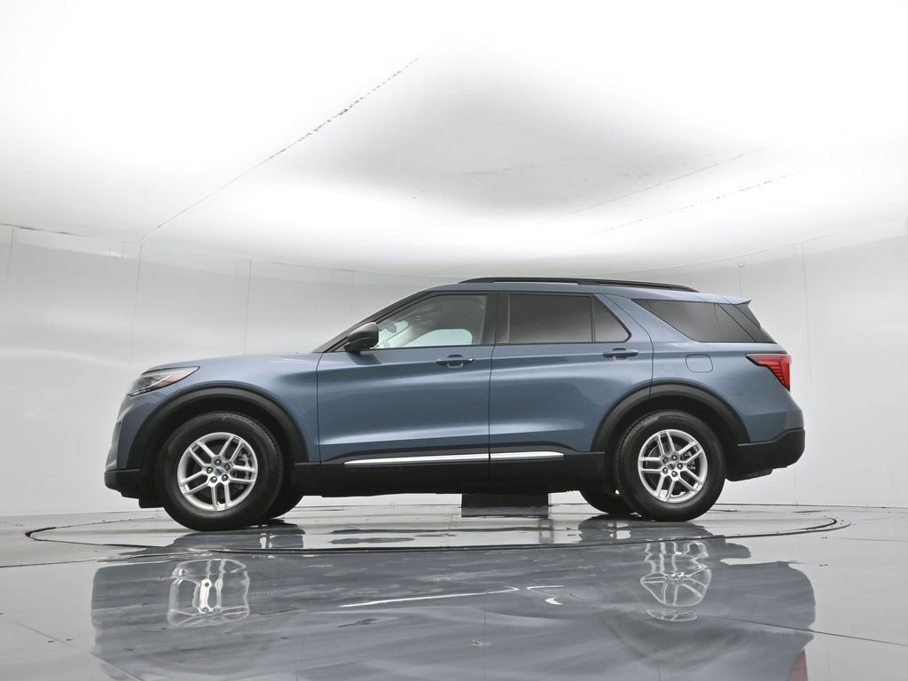 Used 2025 Ford Explorer Active w/ Active Comfort Package image 8