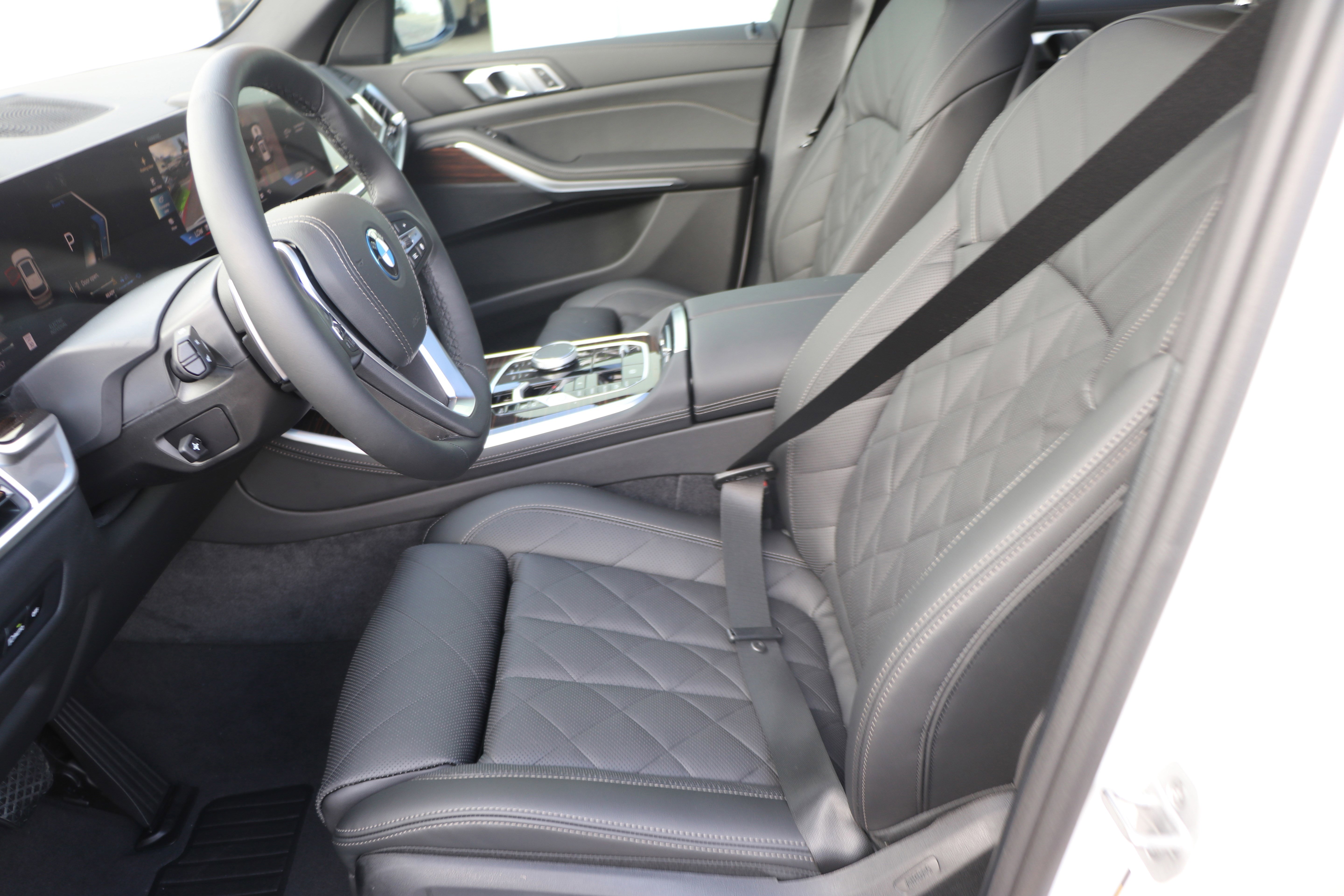 Used 2026 BMW X5 xDrive50e w/ Parking Assistance Package image 15