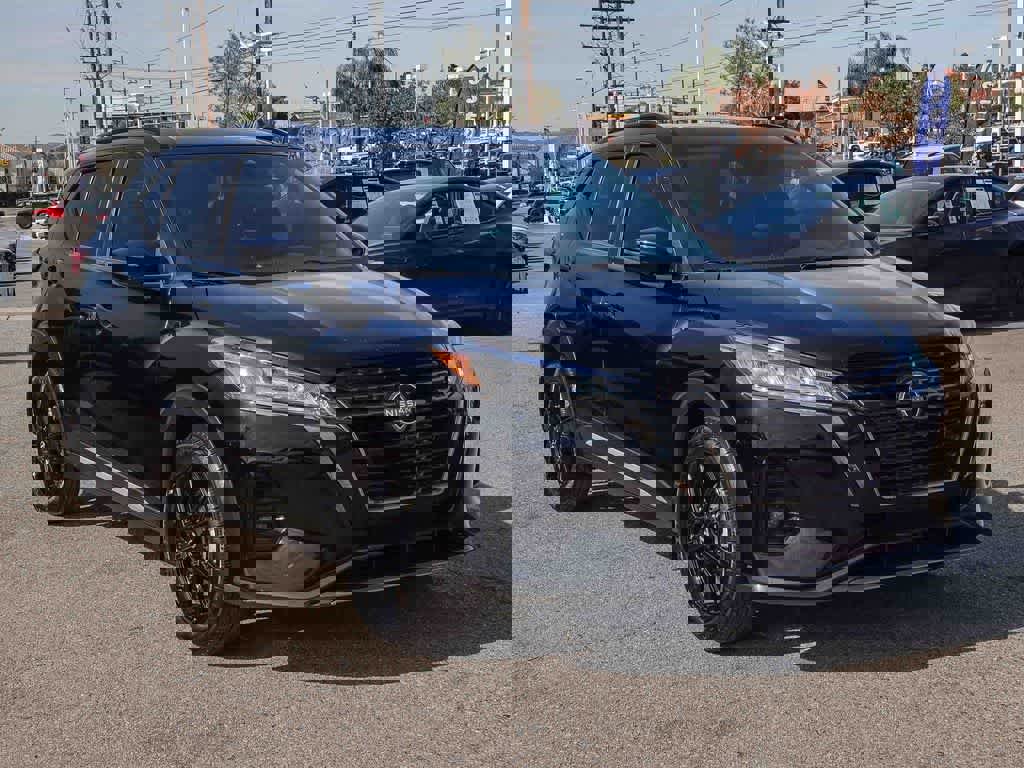 Used 2023 Nissan Kicks SR w/ SR Premium Package image 3