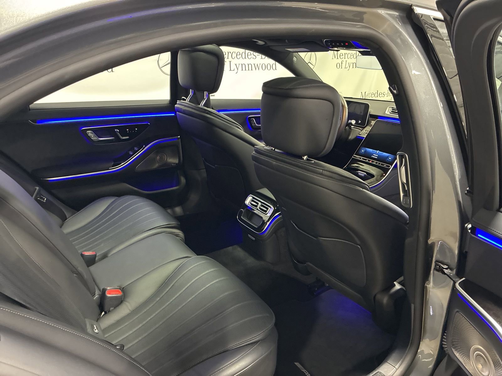 Used 2022 Mercedes-Benz S 500 4MATIC w/ AMG Line Package image 25