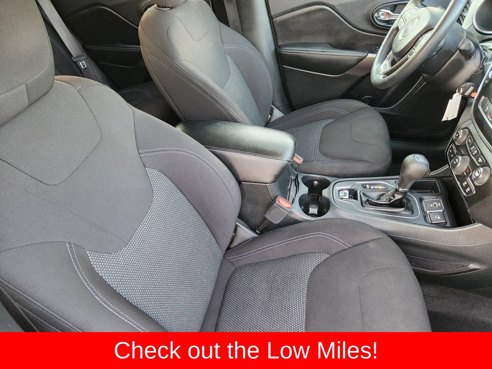 Used 2019 Jeep Cherokee Latitude w/ Popular Appearance Group FWD image 22