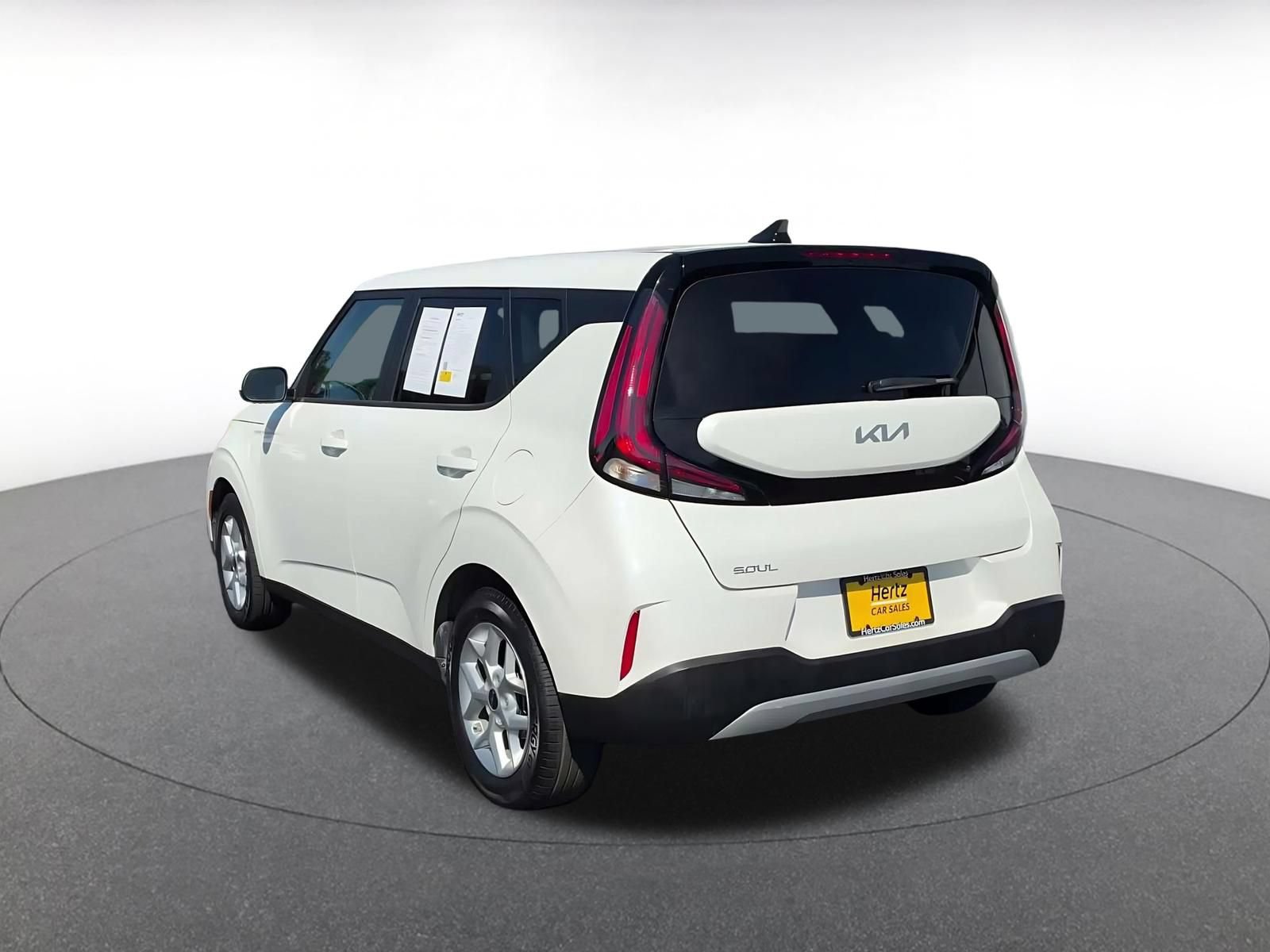 Used 2025 Kia Soul LX w/ LX Technology Package FWD image 10