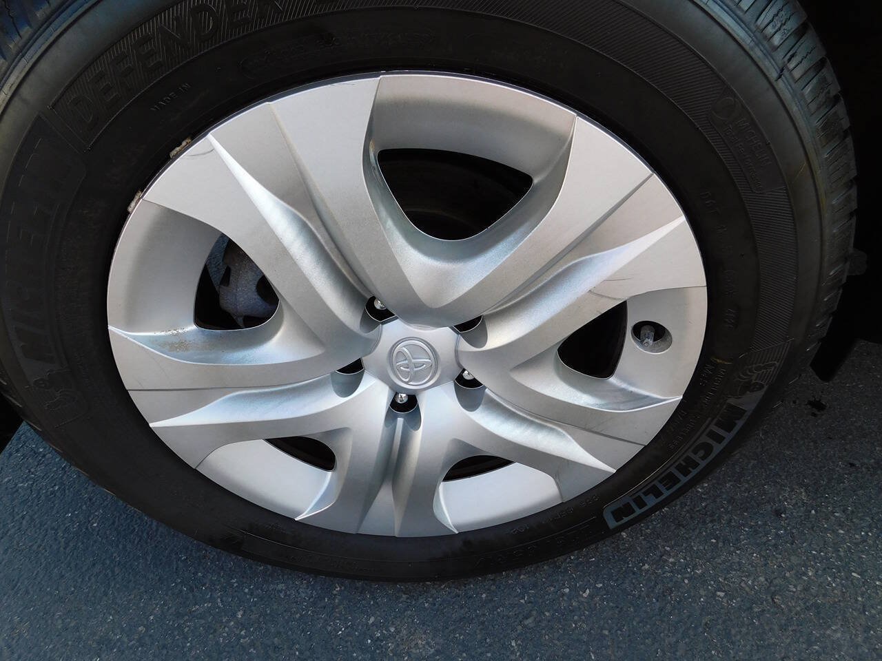 Used 2013 Toyota RAV4 LE AWD/4WD image 31