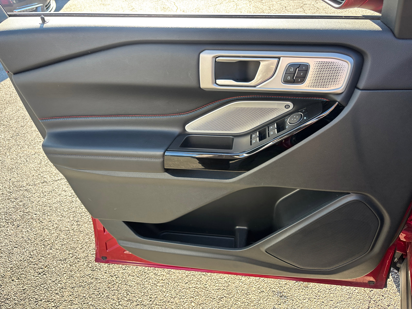 Used 2023 Ford Explorer ST w/ Equipment Group 401A image 11