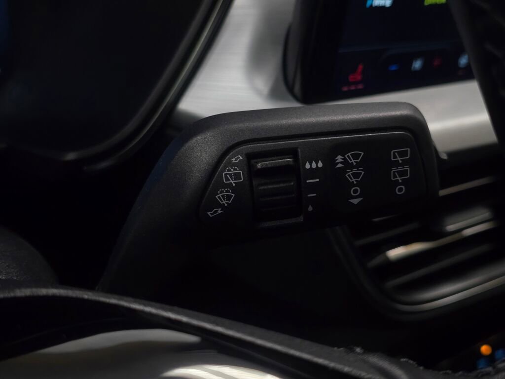 Used 2025 Ford Escape Platinum w/ Premium Technology Package image 38