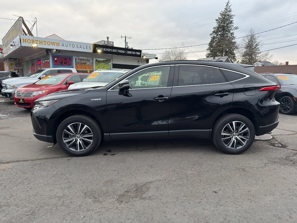 Used 2021 Toyota Venza LE image 3