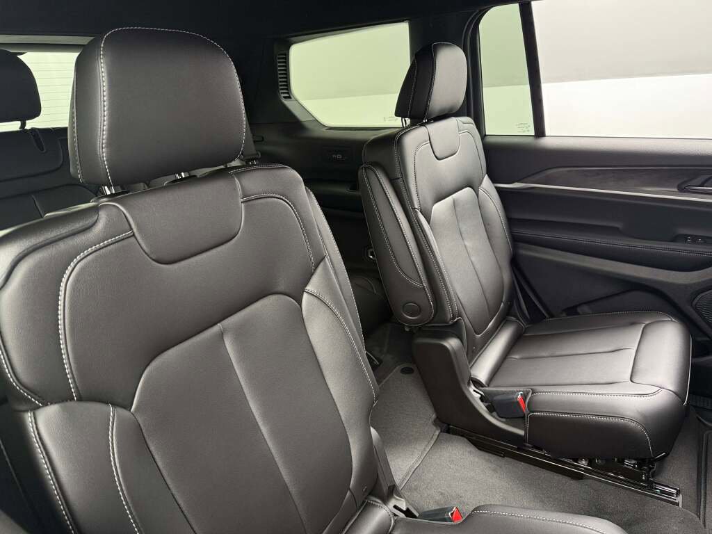 New 2025 Jeep Grand Cherokee L Limited image 28