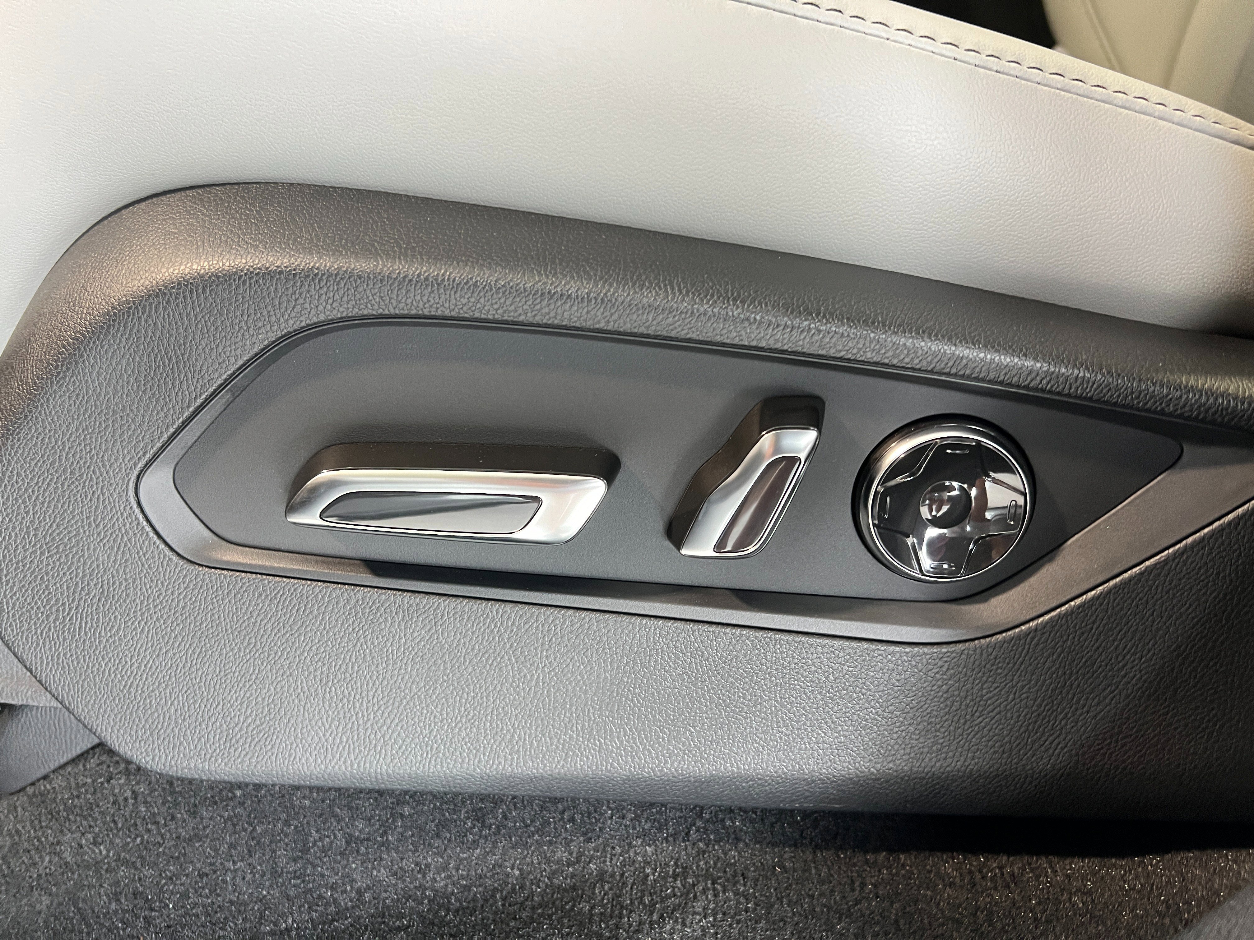 New 2026 Acura MDX SH-AWD w/Technology Package image 13