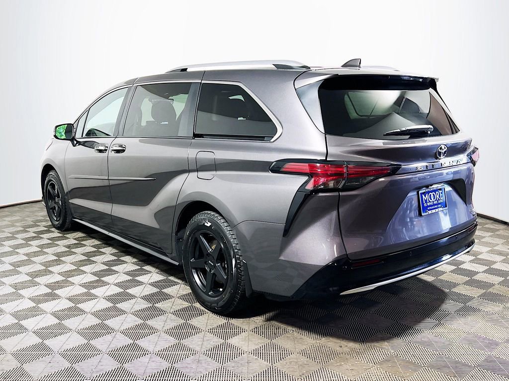 Certified 2024 Toyota Sienna Platinum FWD image 6