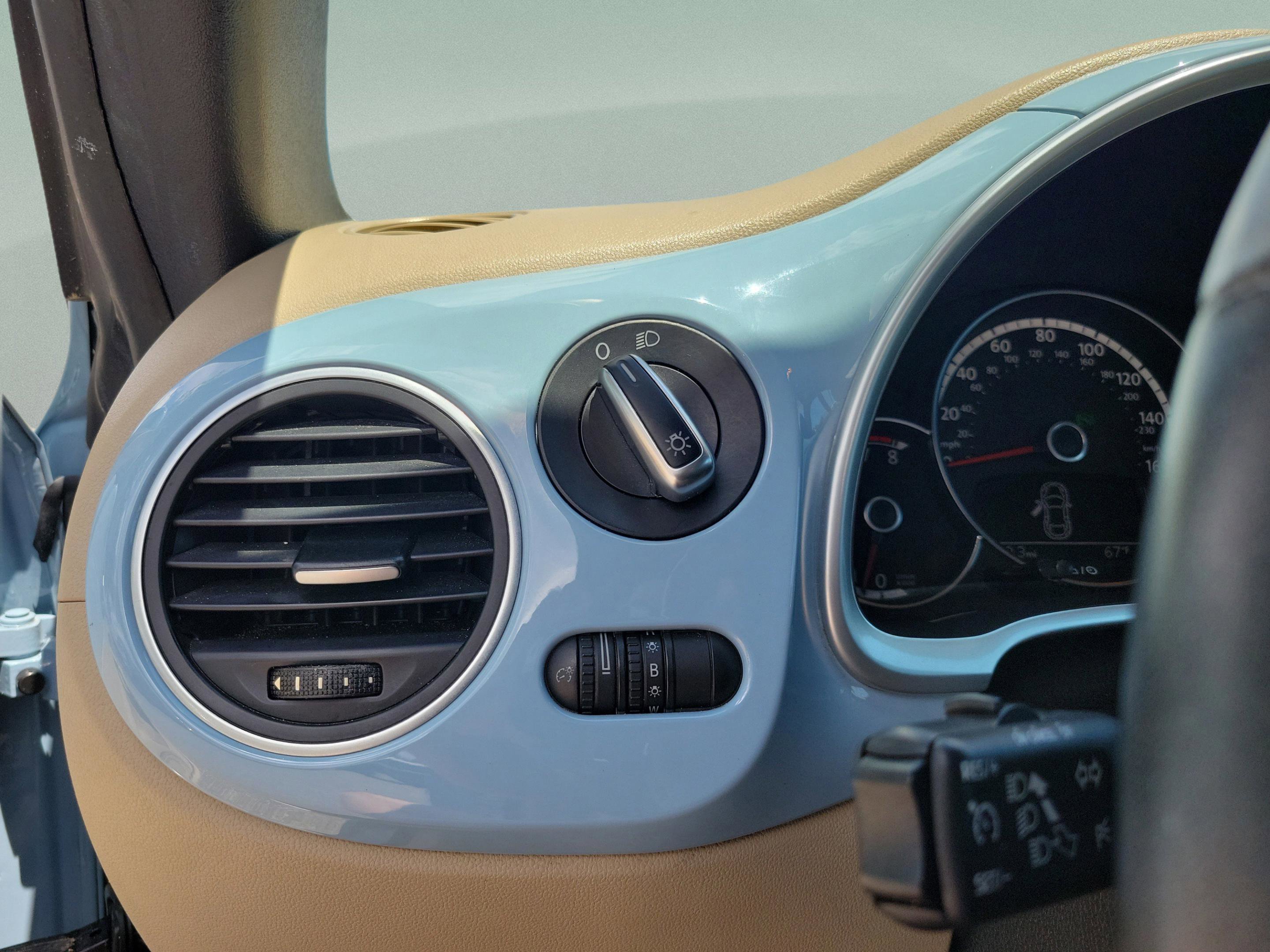 Used 2014 Volkswagen Beetle 2.5 FWD image 10