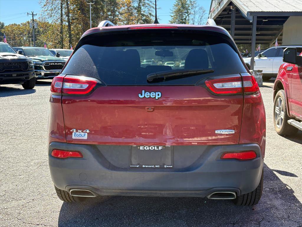 Used 2017 Jeep Cherokee Latitude w/ Cold Weather Group AWD/4WD image 7