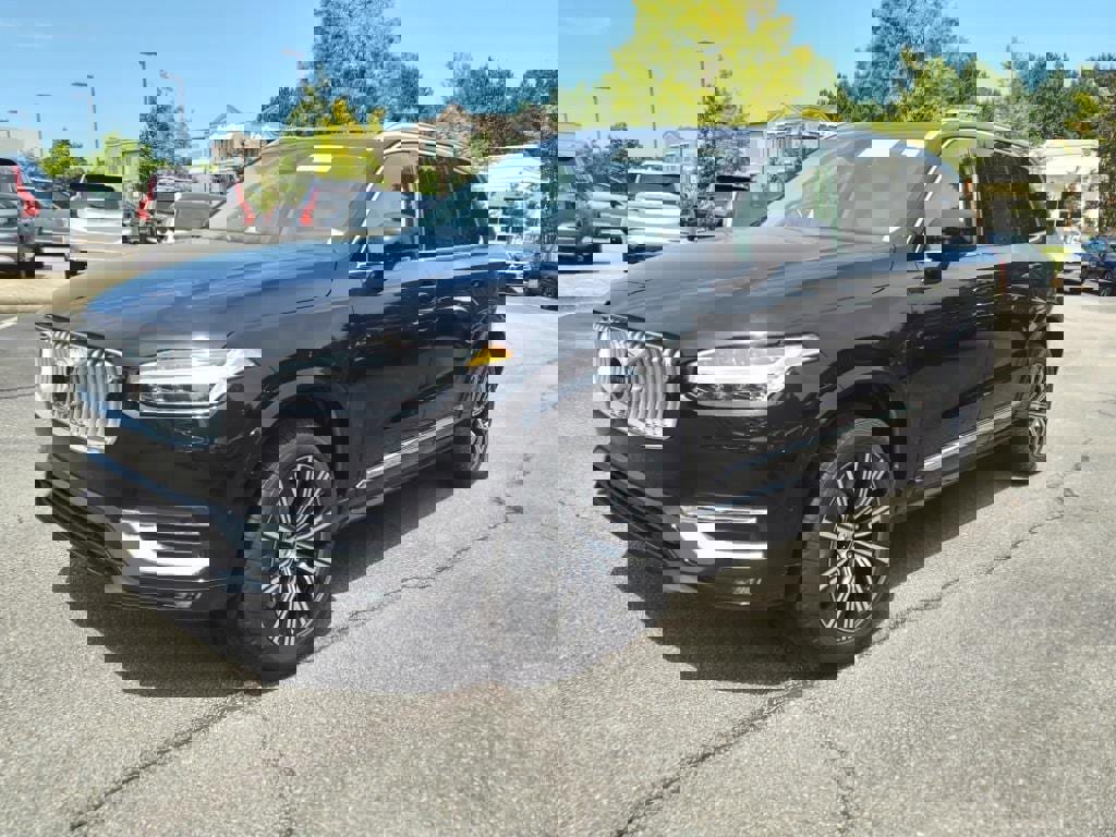 New 2025 Volvo XC90 B5 Plus w/ Protection Package Premier image 9
