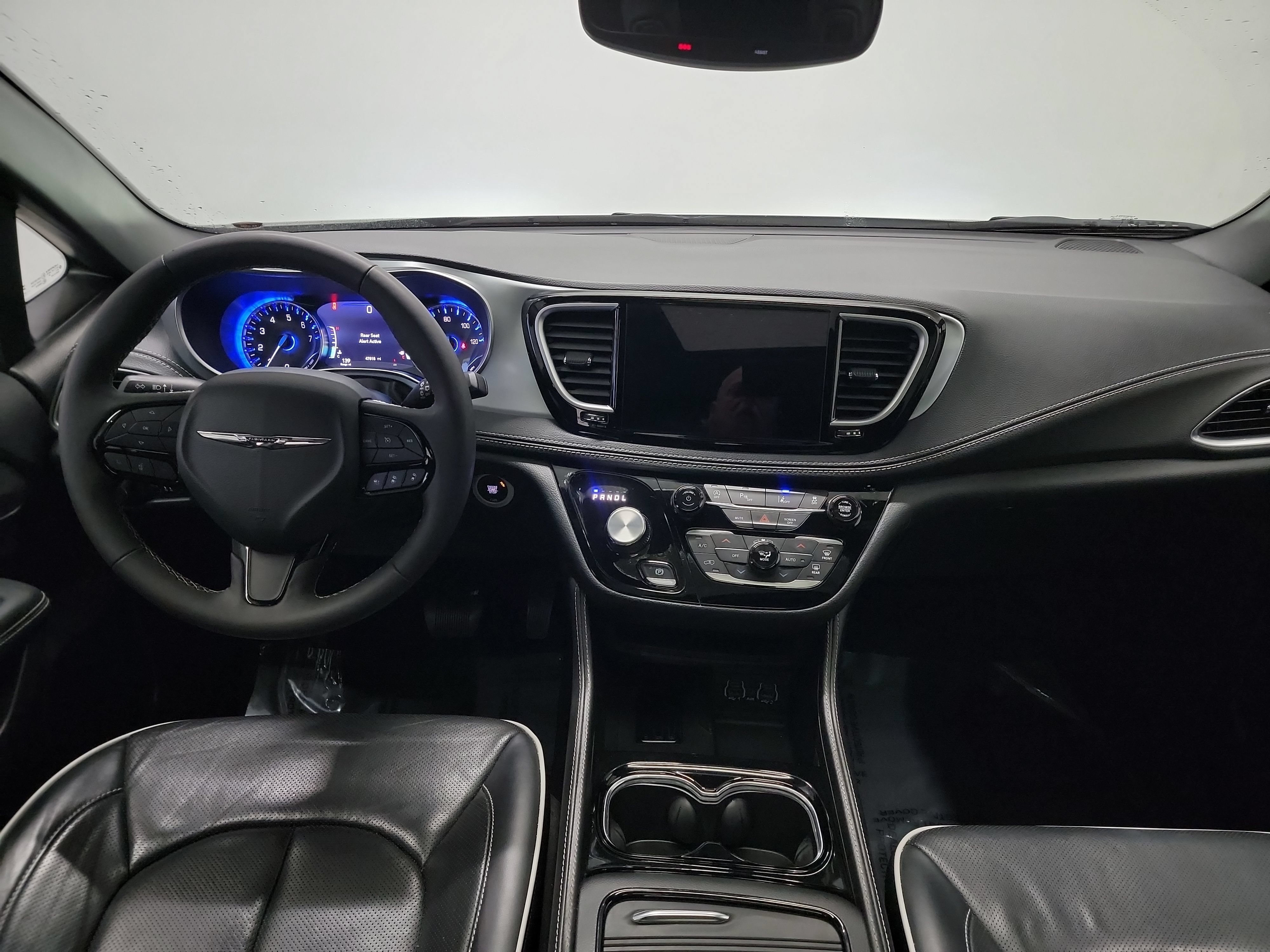 Used 2025 Chrysler Pacifica Limited FWD image 15