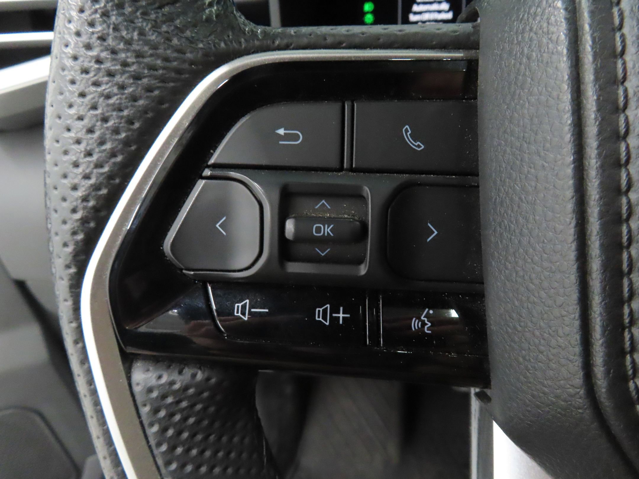 Used 2024 Toyota Tundra Platinum w/ TRD Off-Road Package image 12