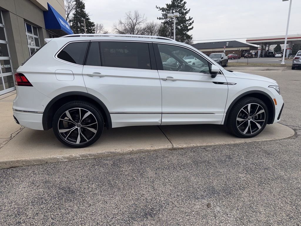 Certified 2022 Volkswagen Tiguan SEL R-Line image 12