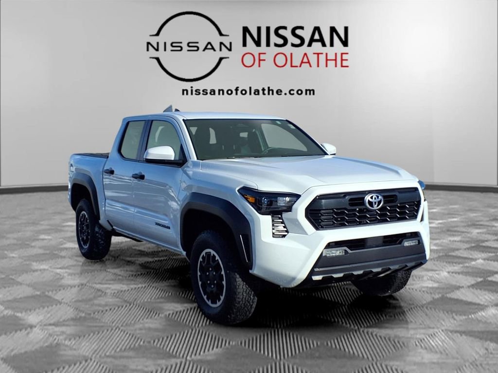 Used 2025 Toyota Tacoma SR5 image 33