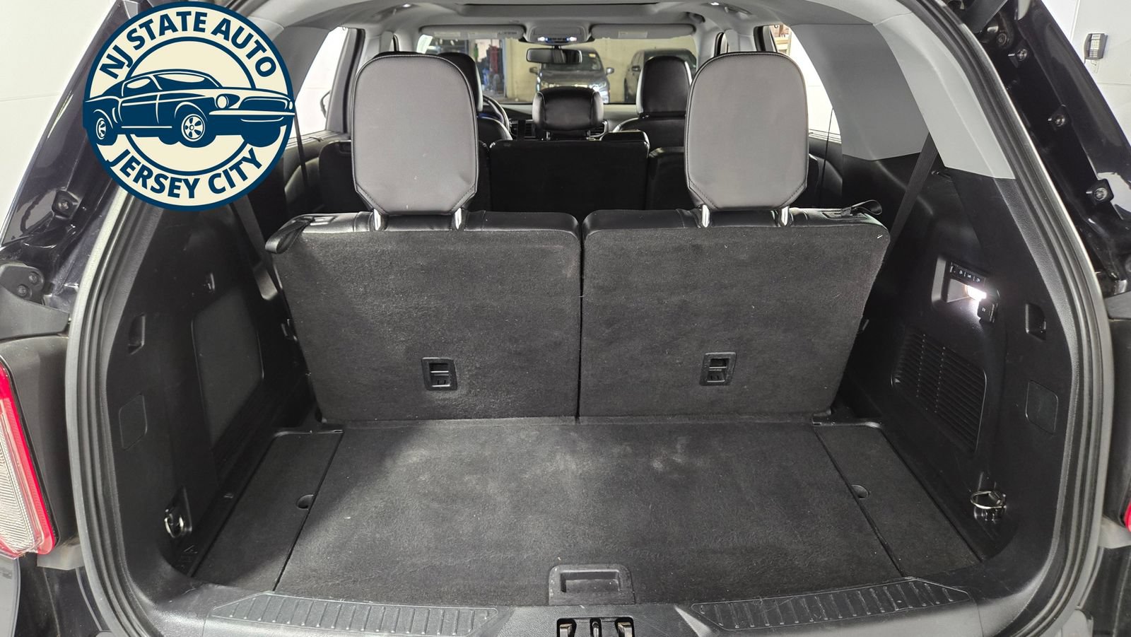 Used 2021 Ford Explorer Limited w/ Equipment Group 301A AWD/4WD image 38