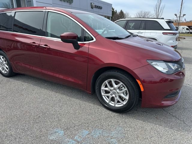 Certified 2023 Chrysler Voyager LX image 10