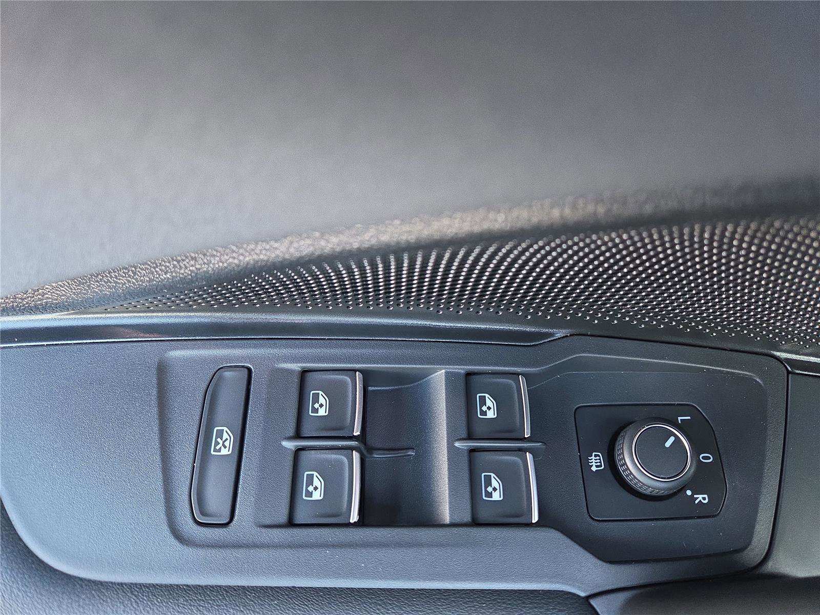 New 2026 Volkswagen Tiguan SE R-Line image 13