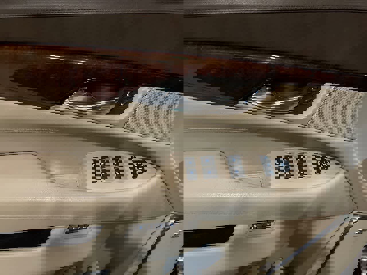 Used 2015 Cadillac Escalade Premium image 13