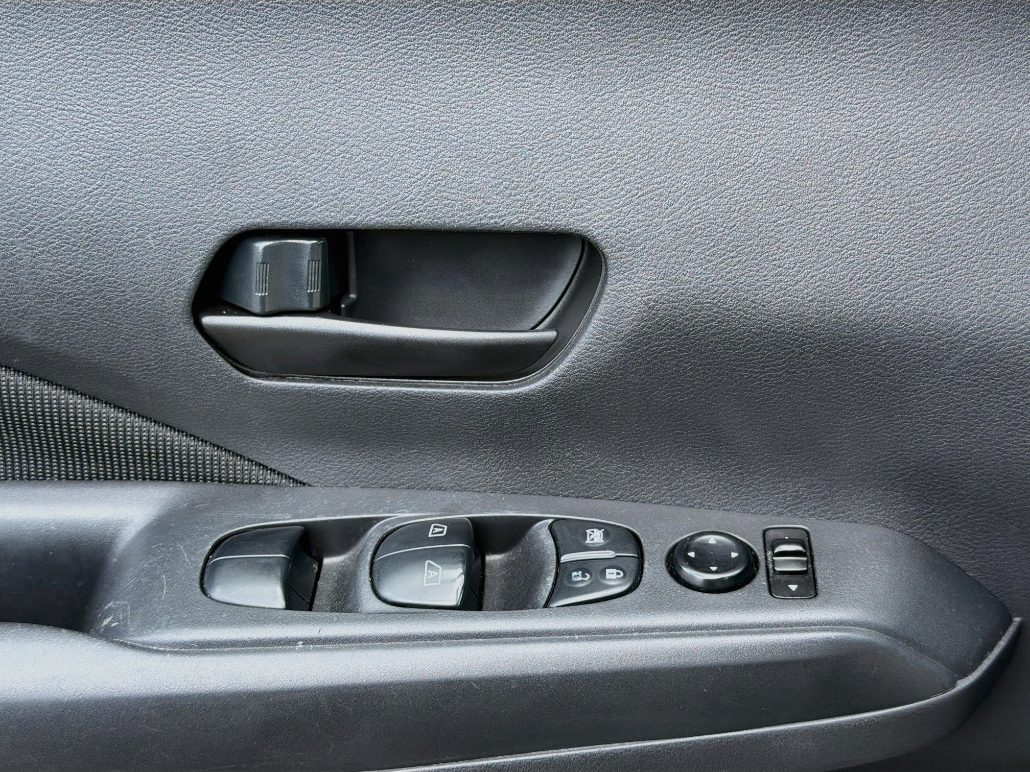 Used 2021 Nissan Kicks S FWD image 20