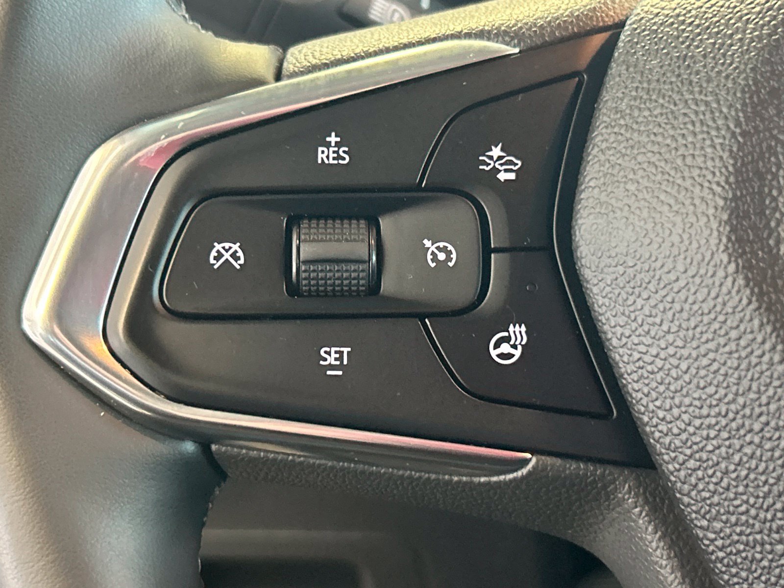 Used 2024 Chevrolet TrailBlazer LT w/ LT Cold Weather Package FWD image 18