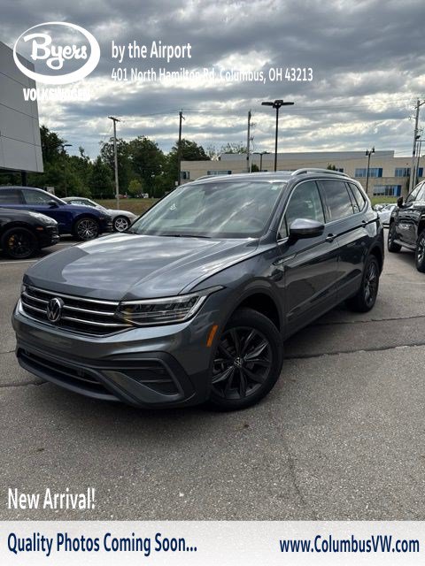 Used 2023 Volkswagen Tiguan SE AWD/4WD image 1