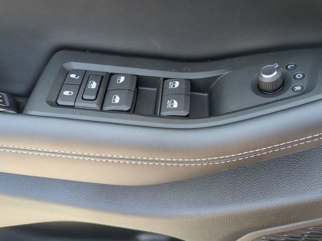 New 2025 Jeep Grand Cherokee L Laredo w/ Luxury Tech Group I image 11