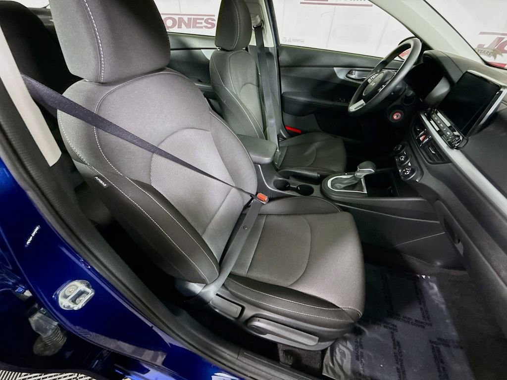 Used 2023 Kia Forte LXS image 28