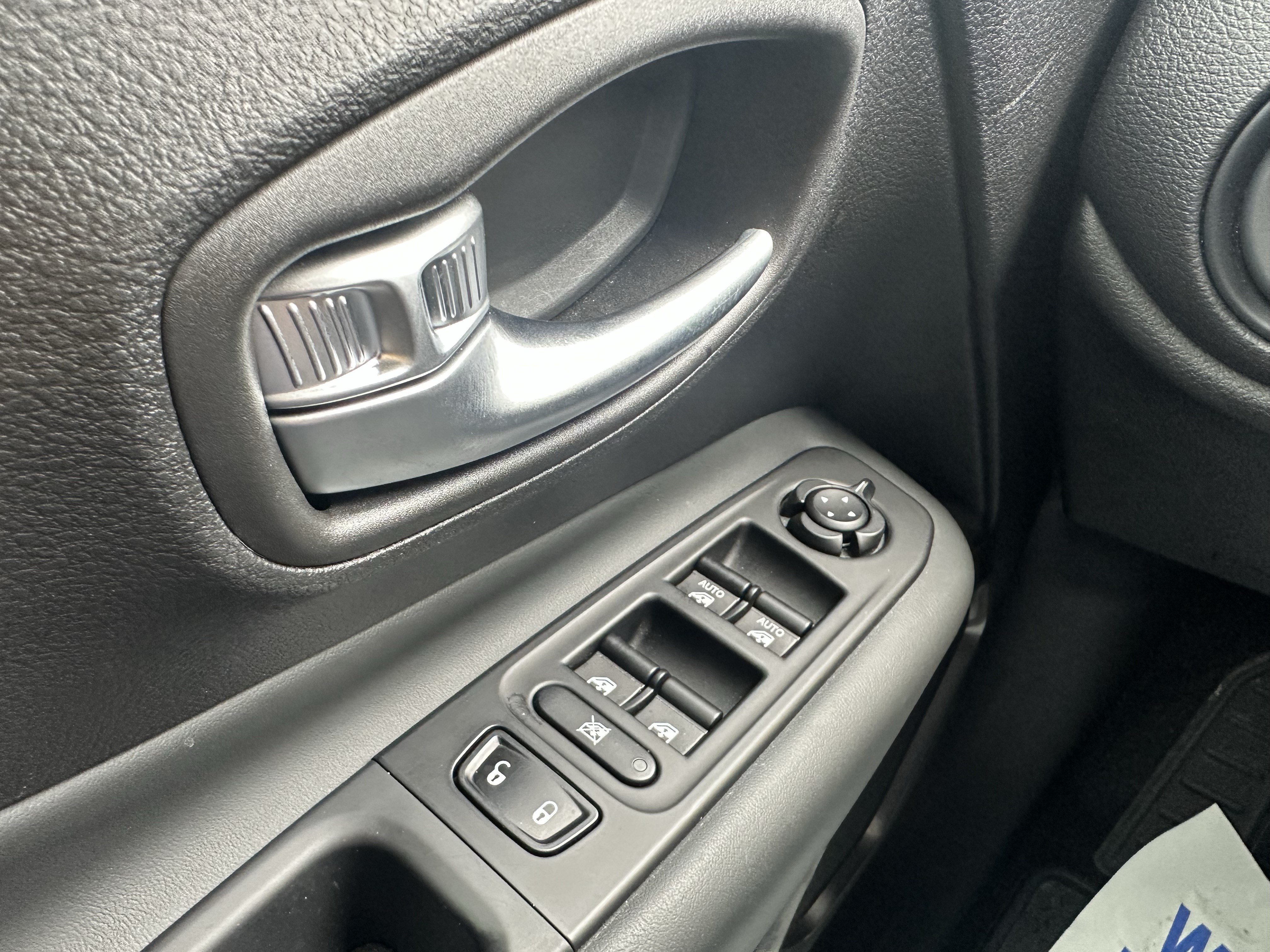 Used 2022 Jeep Renegade Limited AWD/4WD image 20