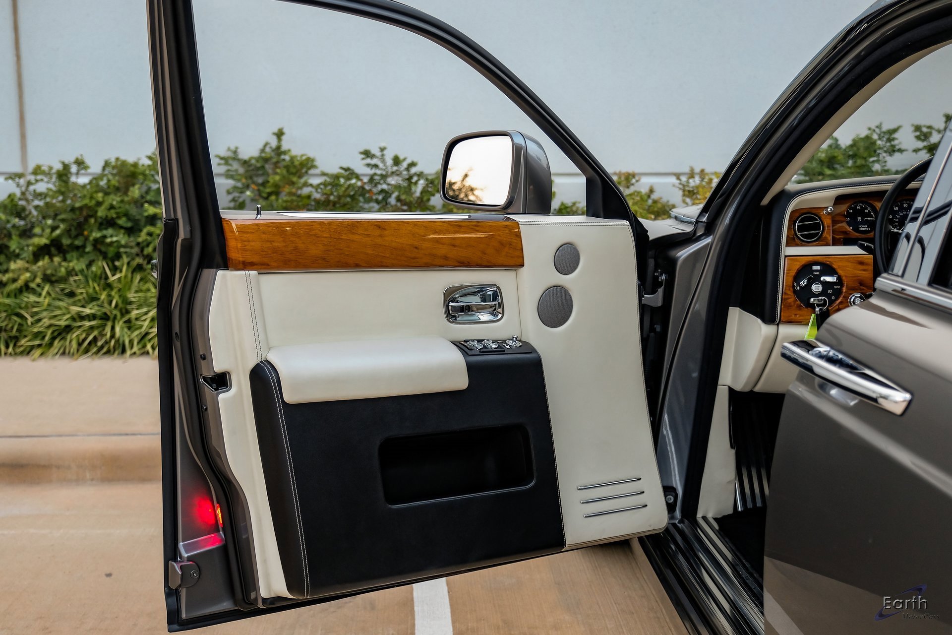 Used 2014 Rolls-Royce Phantom Sedan image 80