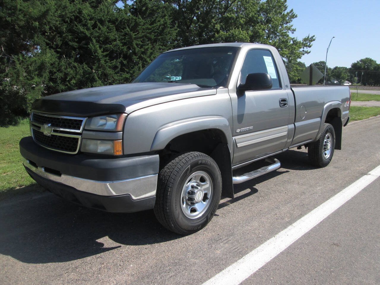 Used 2007 Chevrolet Silverado 2500 LT AWD/4WD image 2