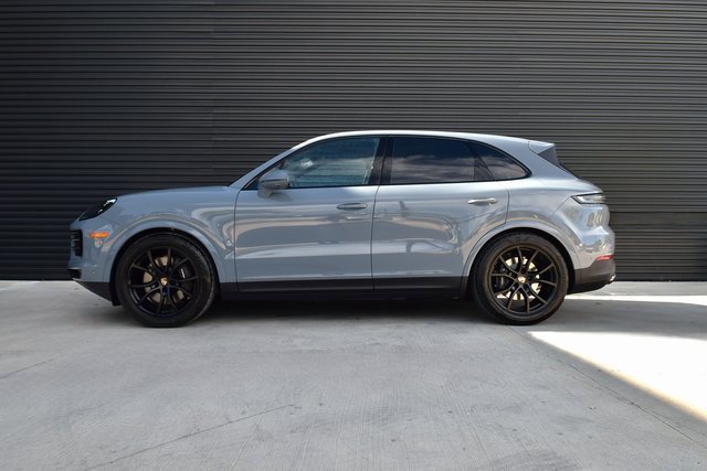 Certified 2025 Porsche Cayenne image 2