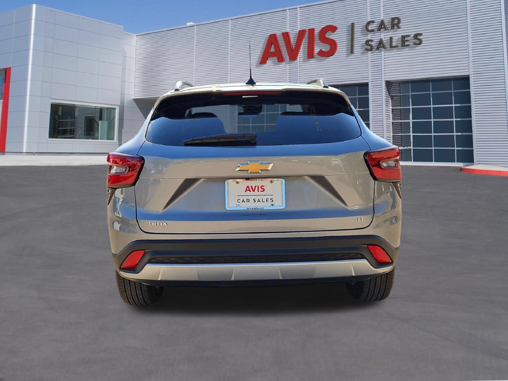 Used 2026 Chevrolet Trax LT FWD image 7