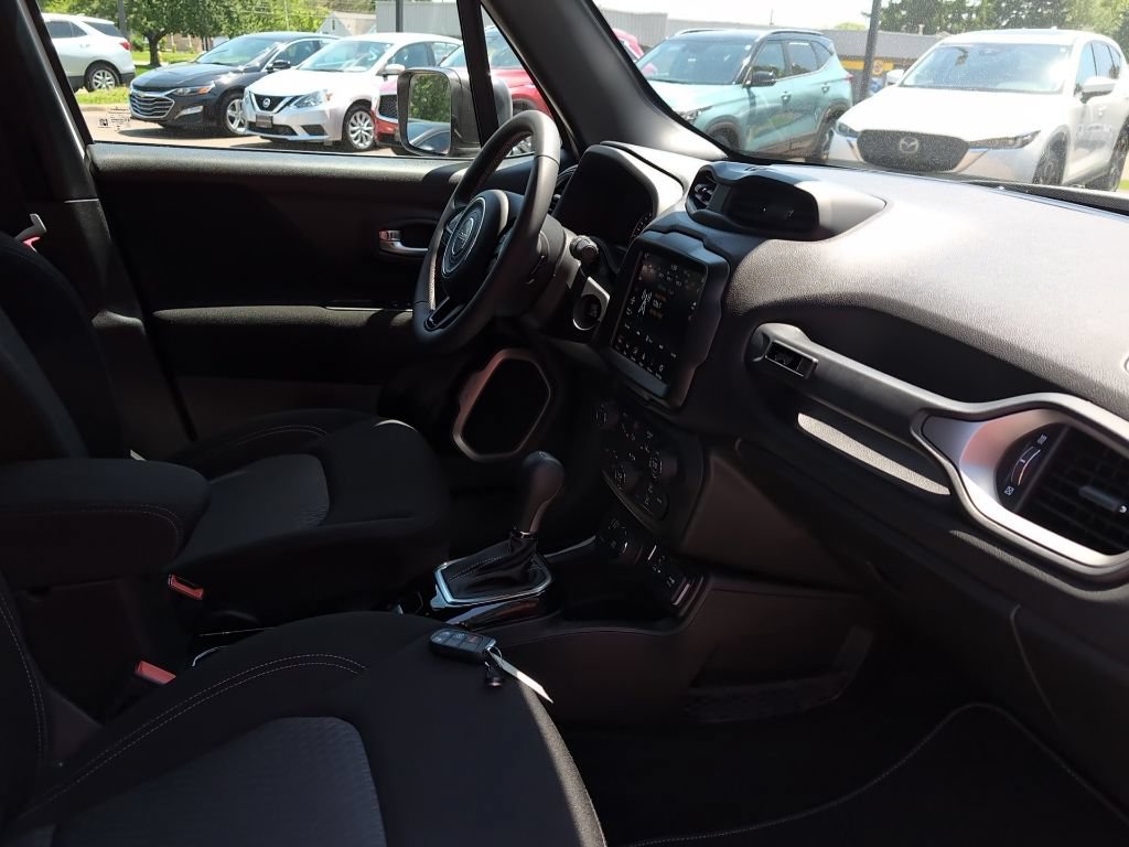Used 2021 Jeep Renegade Latitude w/ Luxury Group II AWD/4WD image 7