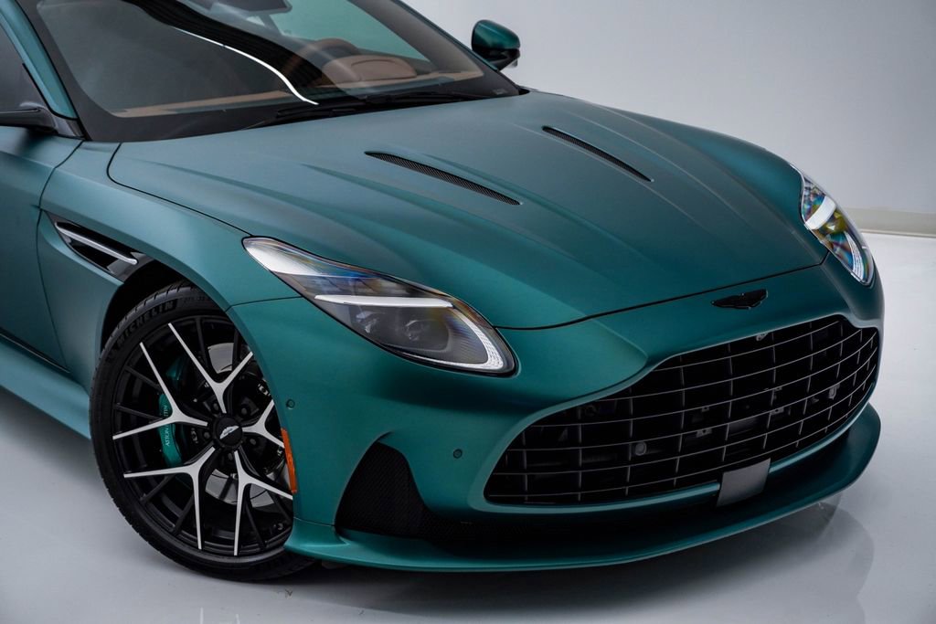 Used 2024 Aston Martin DB12 Coupe image 4