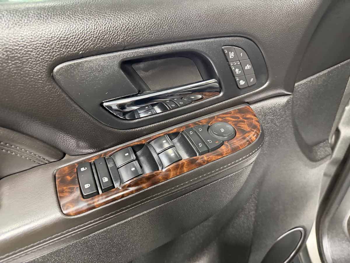 Used 2013 GMC Sierra 2500 Denali w/ Suspension Package, Off-Road AWD/4WD image 13