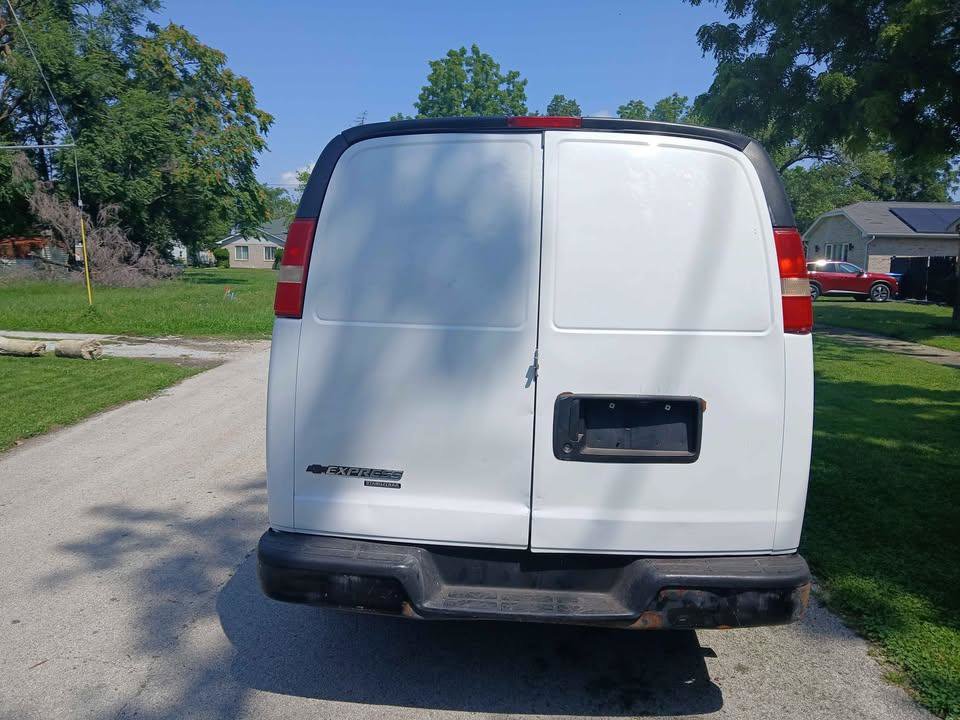 Used 2013 Chevrolet Express 2500 RWD image 4