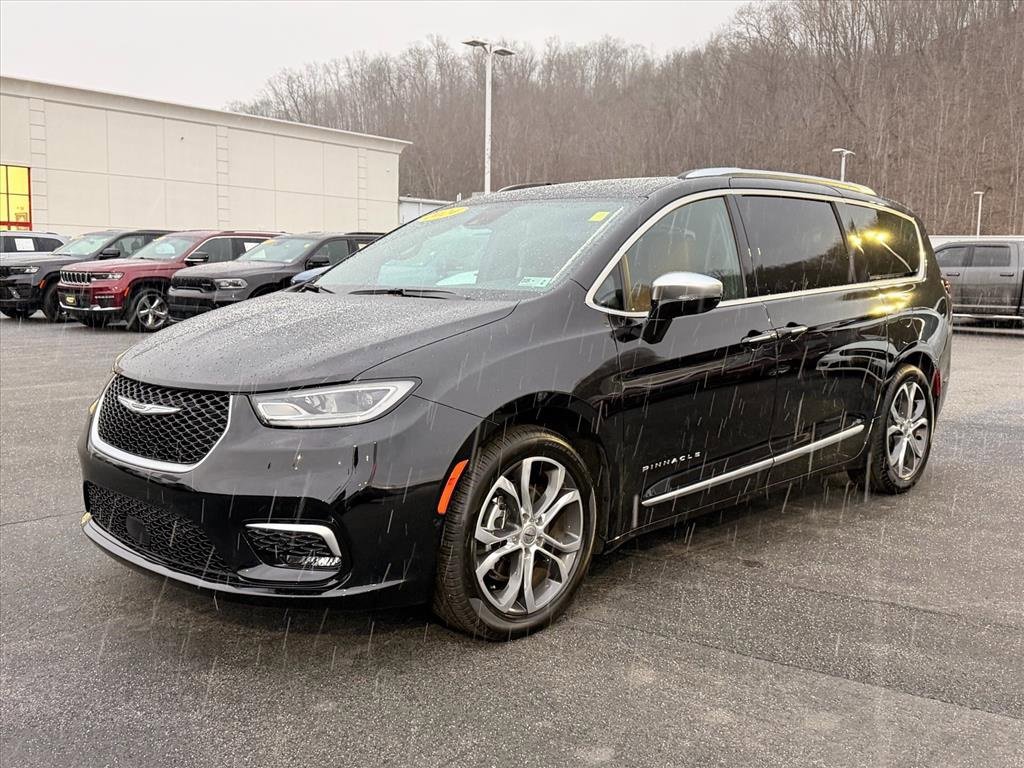 Used 2024 Chrysler Pacifica Pinnacle image 9