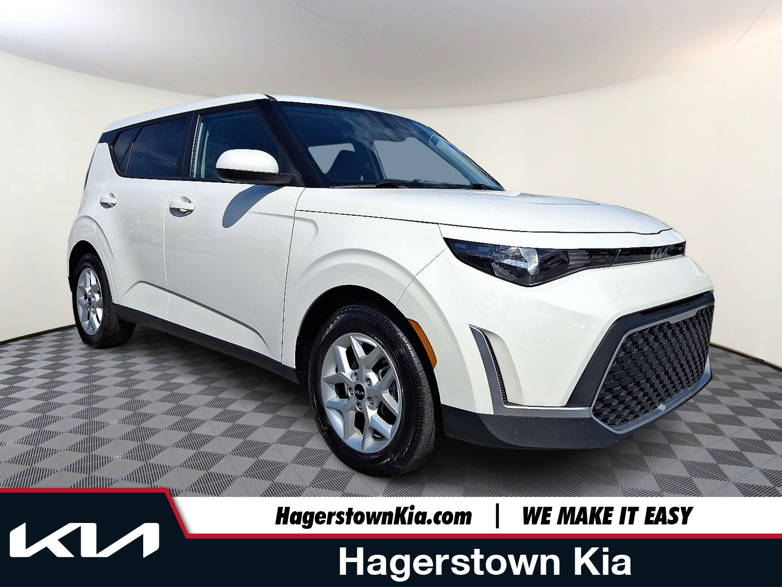 Certified 2025 Kia Soul LX w/ LX Technology Package FWD image 1