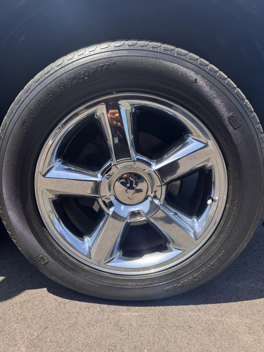 Used 2012 Chevrolet Avalanche LTZ AWD/4WD image 18