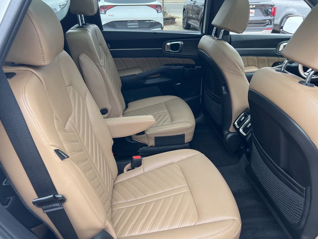 Certified 2025 Kia Sorento SX Prestige w/ Olive Brown Leather Package image 16