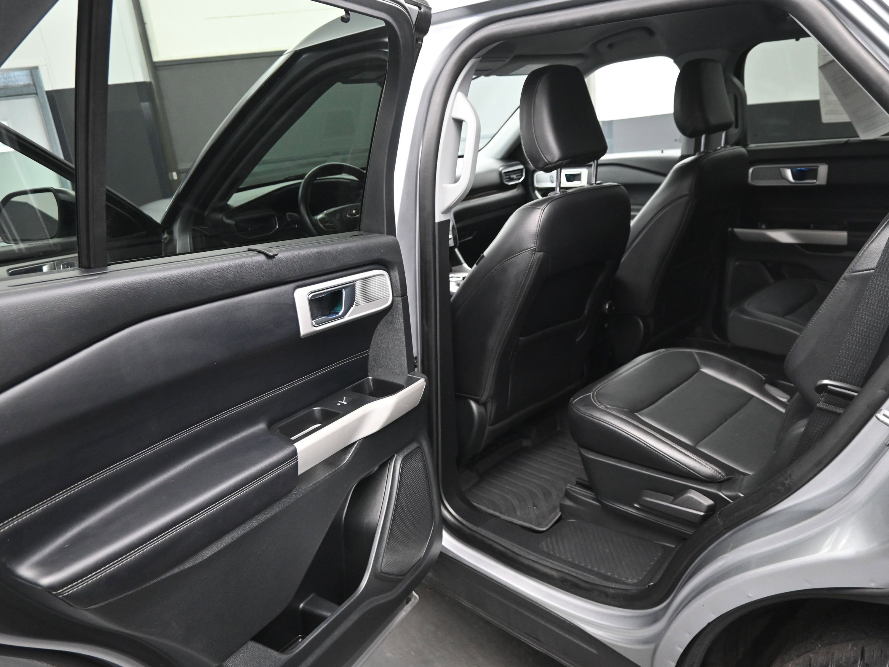 Used 2021 Ford Explorer Limited w/ Equipment Group 301A image 17