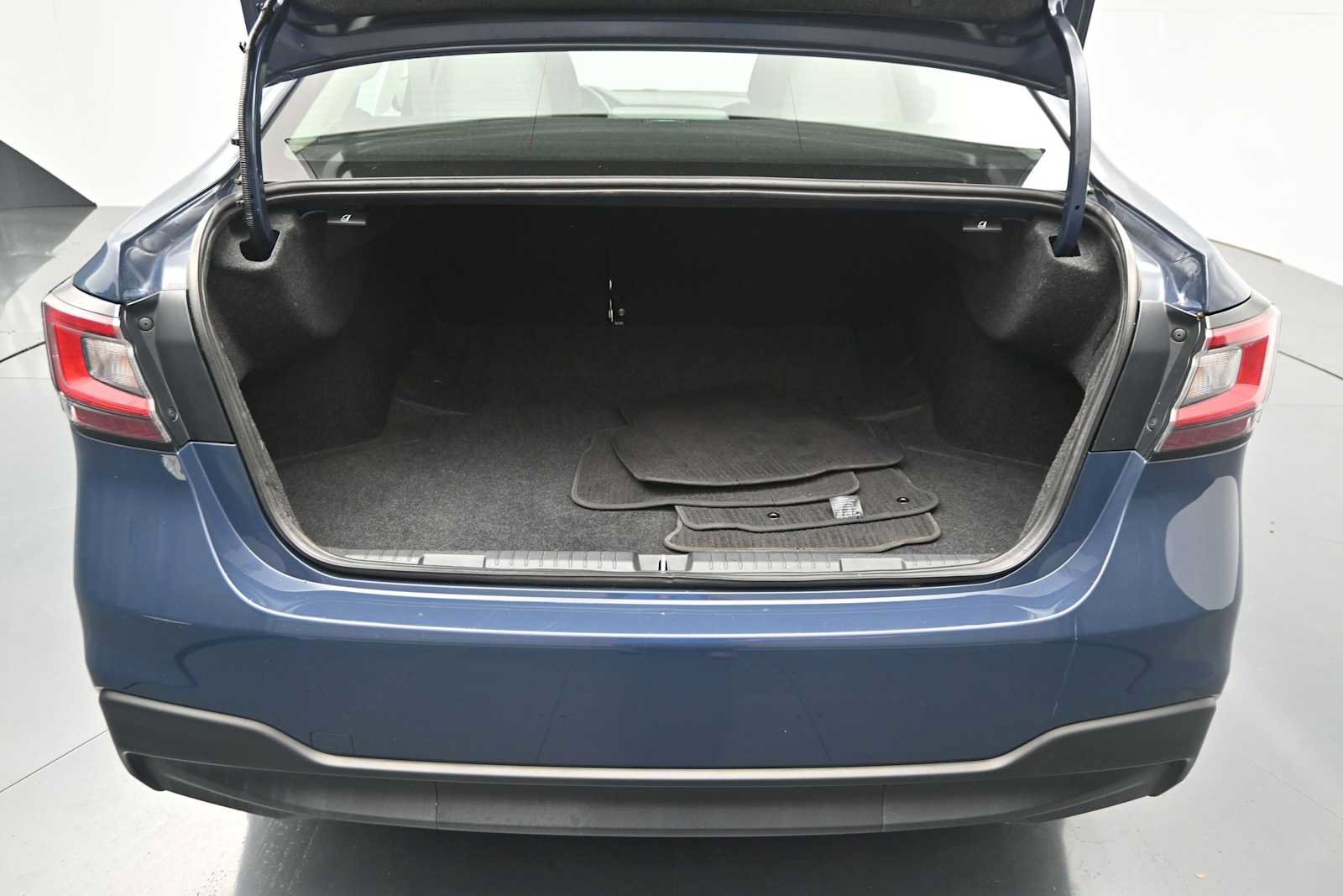 Used 2025 Subaru Legacy Premium AWD/4WD image 6